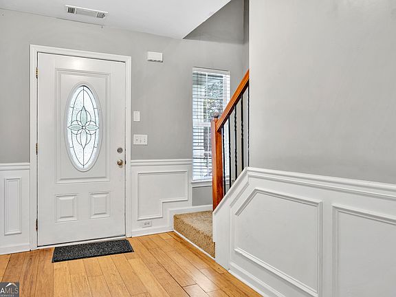3rd image of 2416 Cornell Cir