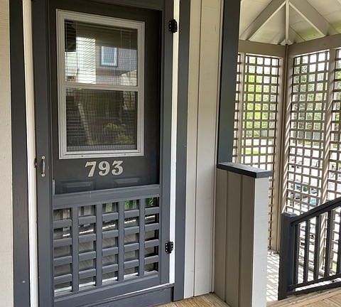 3rd image of 793 Johnston Park Ave E