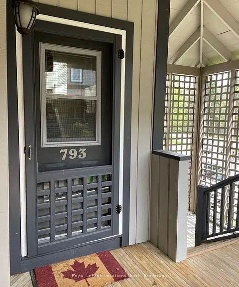 793 Johnston Park Ave E — Photo 3