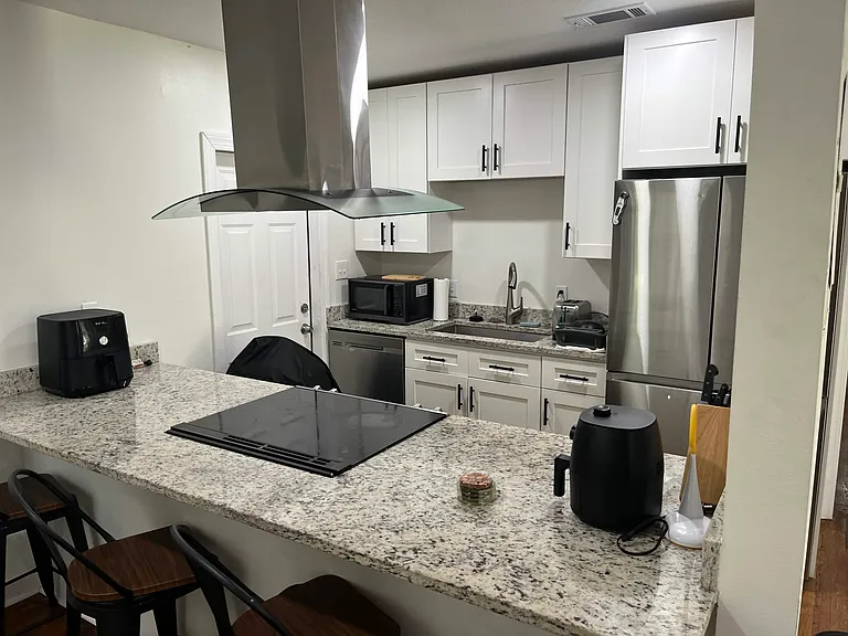 757 California St — Photo 2