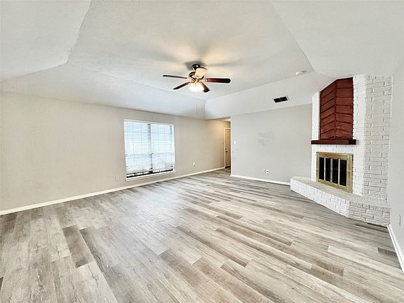 3rd image of 2319 Redbrook Dr
