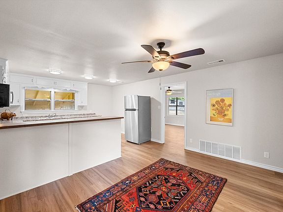 3rd image of 715 W 9th Ave