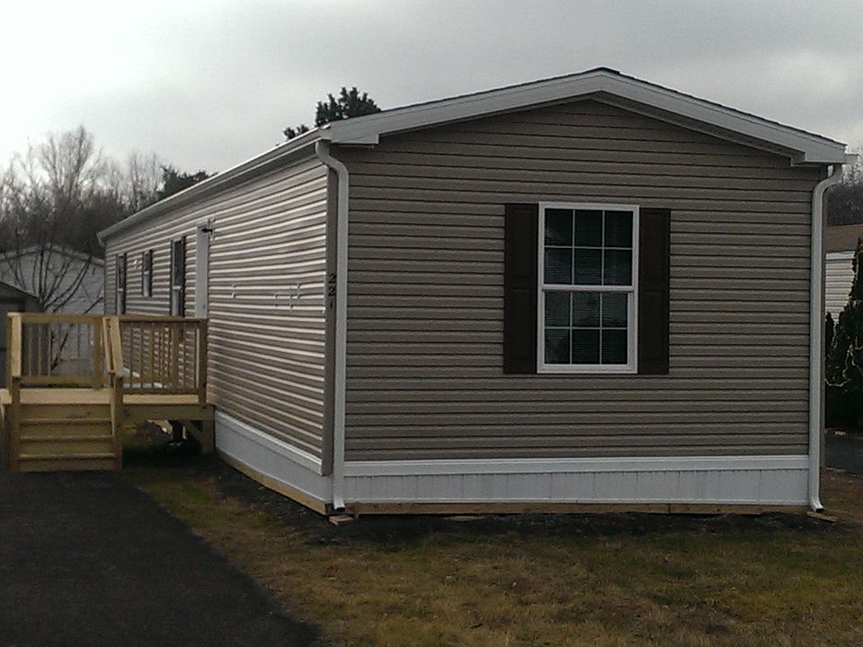 2nd image of 221 Tamworth Dr