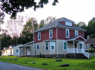 308 Playhouse Ln, Cresco, PA 18326