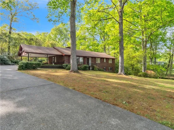 218 Woodland Dr, Calhoun, GA 30701