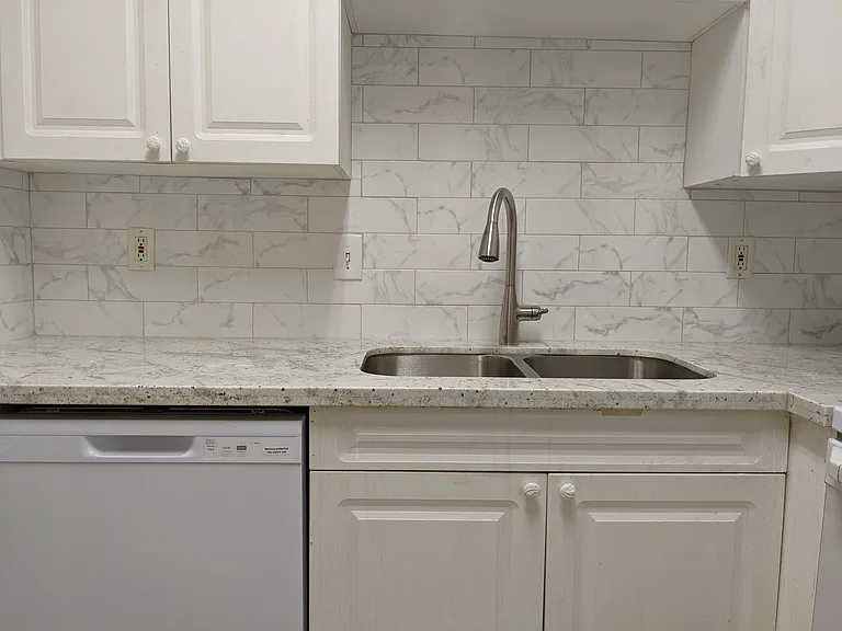 2100 Tanglewilde St #421 — Photo 2
