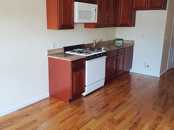 2nd image of 308 Ege Ave APT 1R