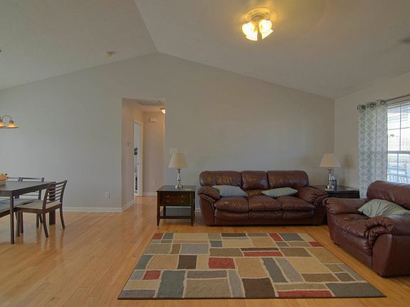 5th image of 2834 Diane Gayle Dr