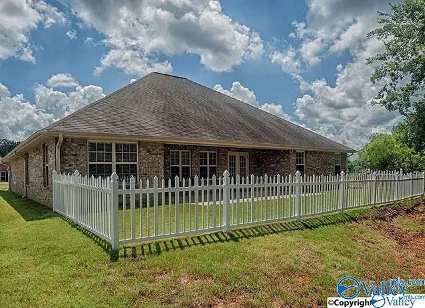 102 Slack Water Court — Photo 2