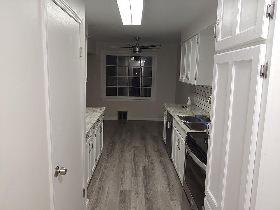 1st image of 3325 Wallace Dr