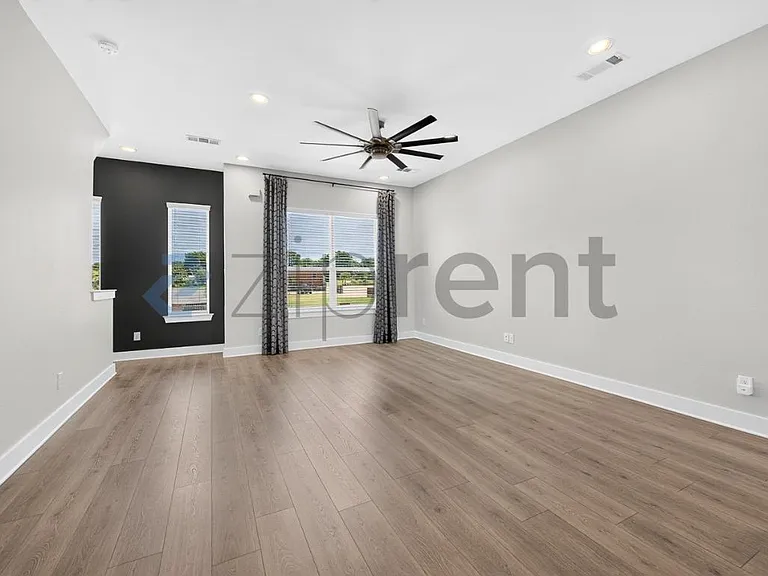 2818 Addison Park Ln — Photo 11