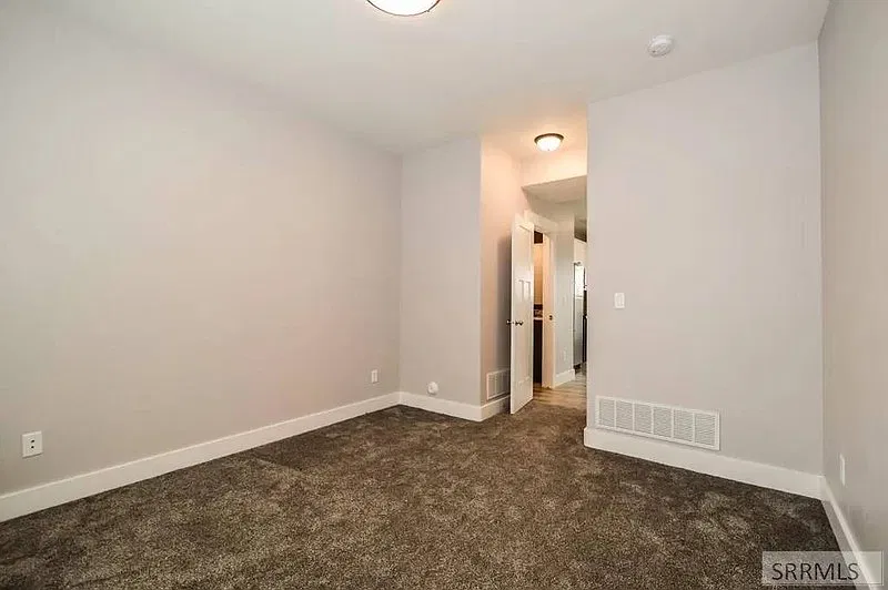 2 bed, 1.5 bath, 1099 sqft, $1,300 — Photo 4
