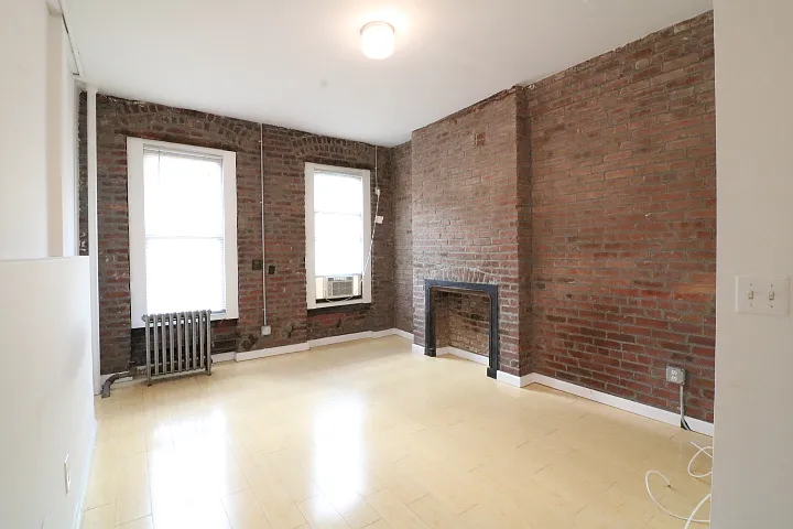 441 W 49th St #8 — Photo 3