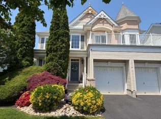 4 Spinnaker Dr, South Amboy, NJ 08879