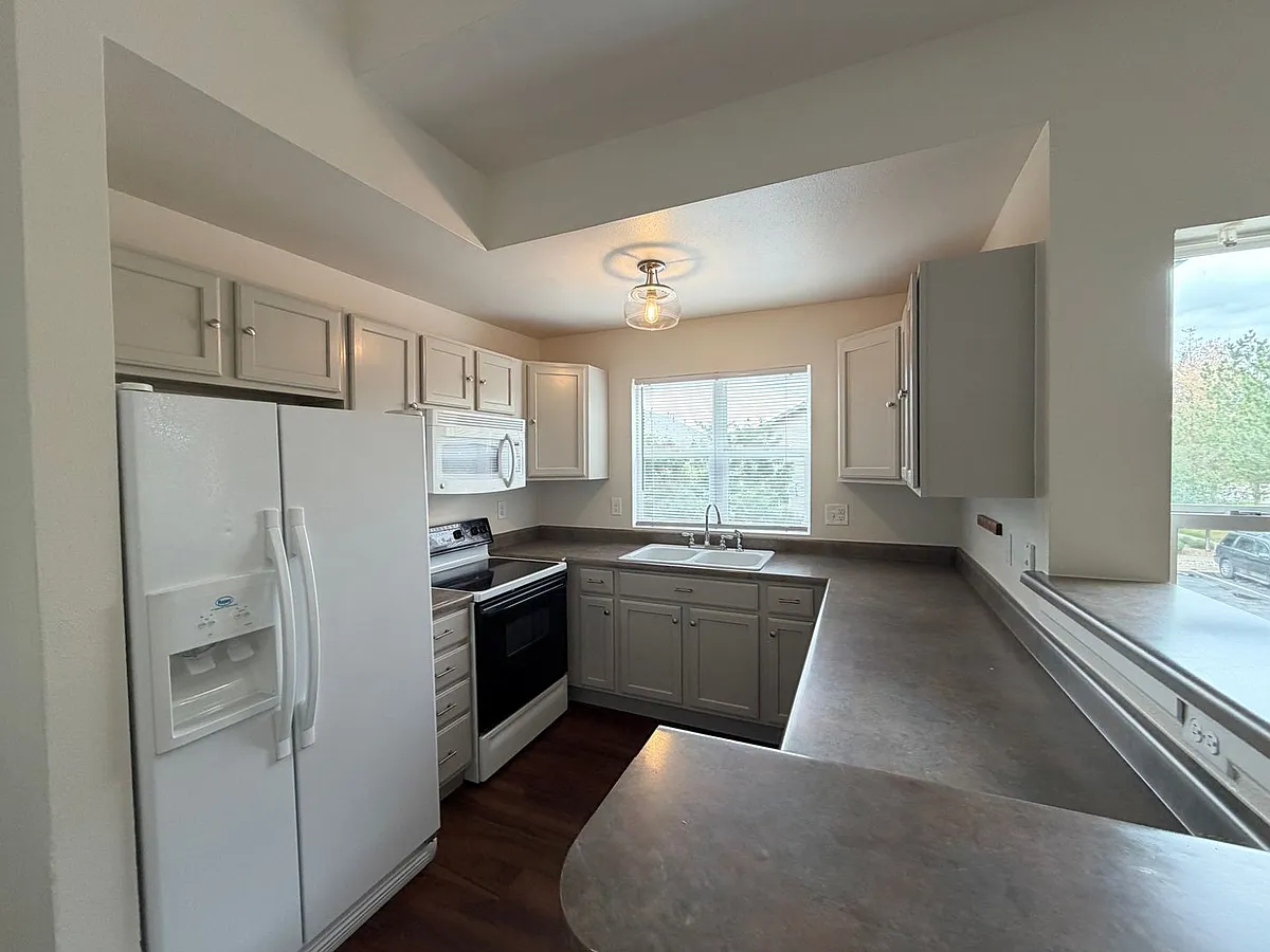 Building Photo - 3258 S Zeno Ct #J