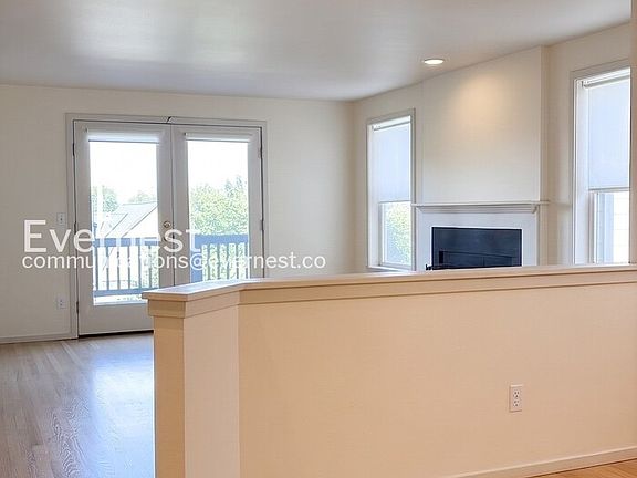 4th image of 1930 4th Ave W