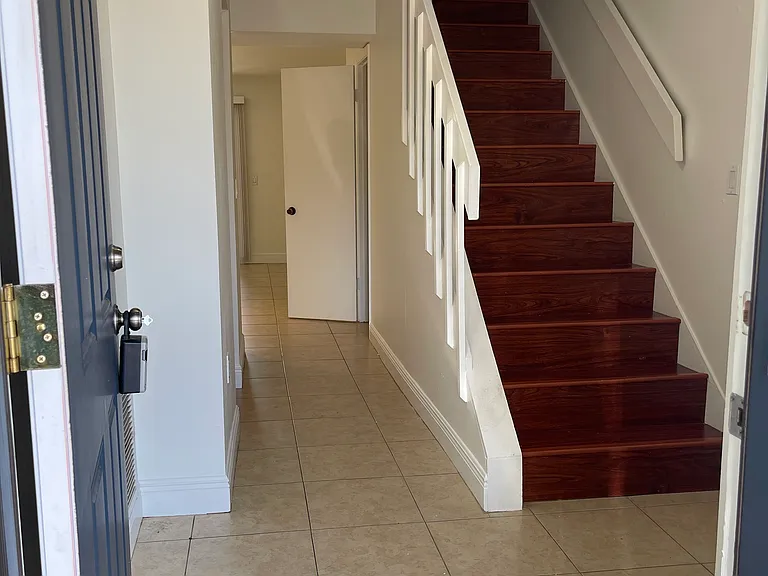 3932 Freedom Ave — Photo 2