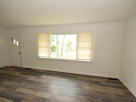 3rd image of 1803 Hillcrest Dr