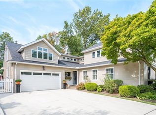21160 W Wagar Cir, Rocky River, OH 44116
