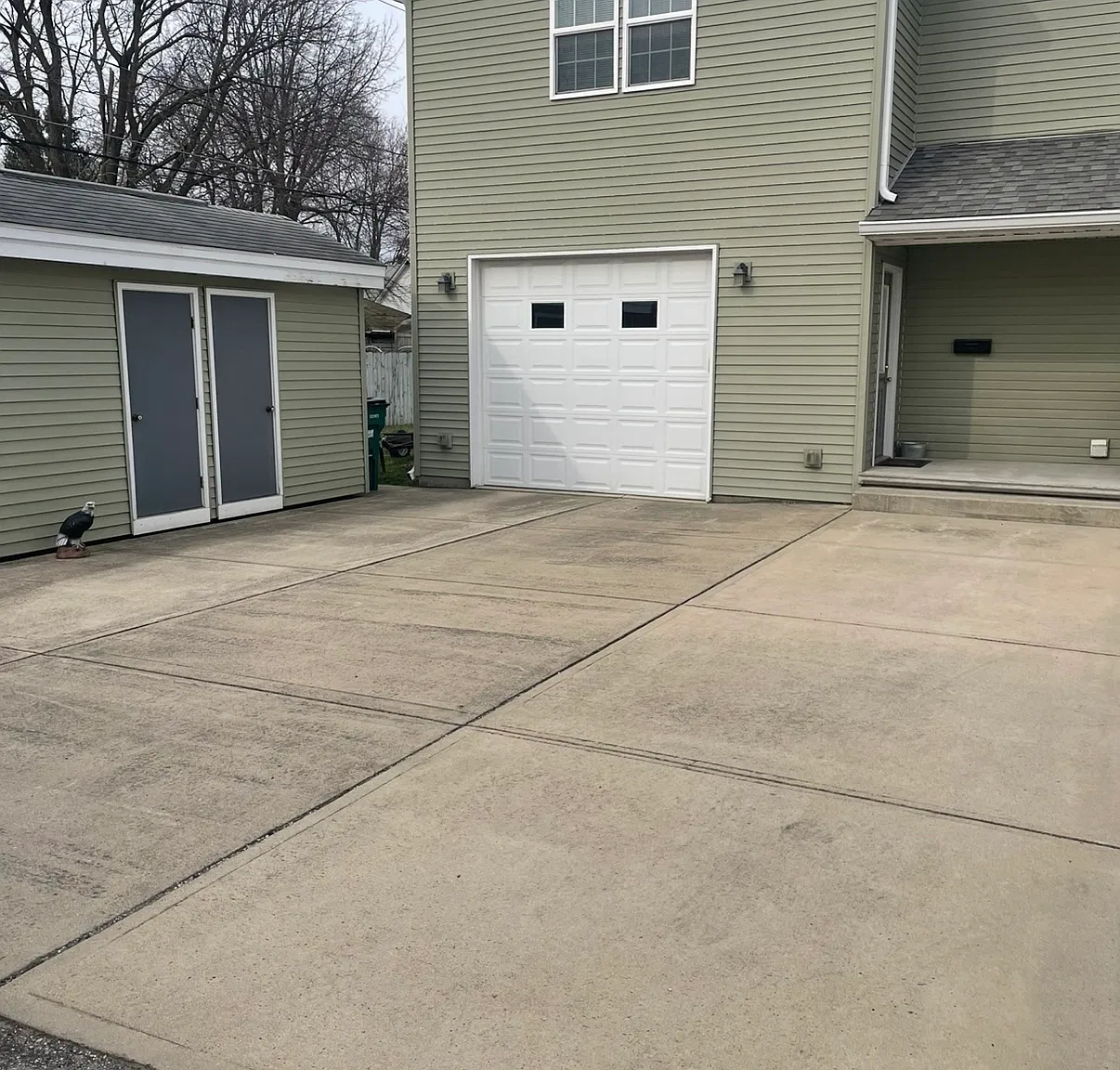 609 W South St — Photo 1