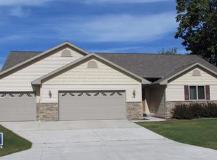 2702 Red Fox Ln, Manitowoc, WI 54220