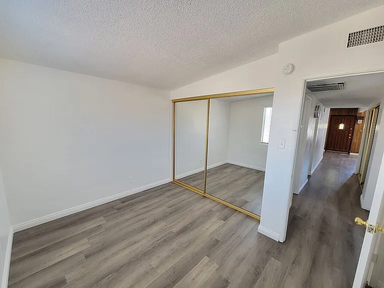 987 J St — Photo 11