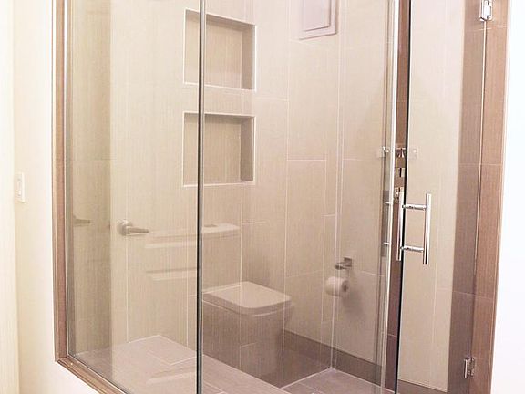 Full Bathroom #2