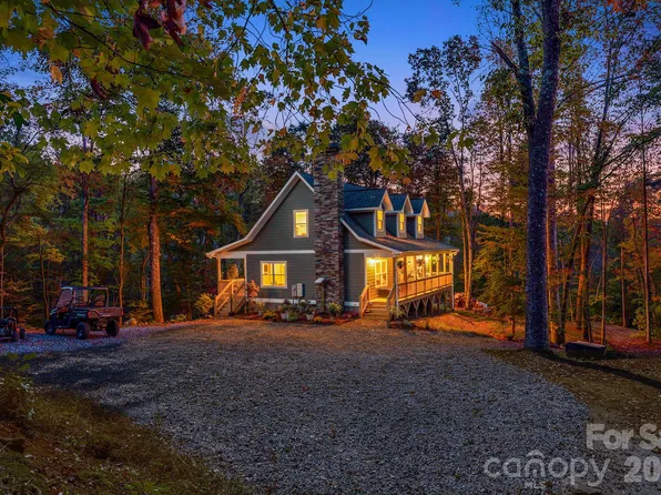 203 Sawyer Ln, Horse Shoe, NC 28768