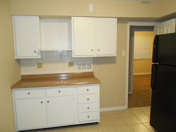 5th image of 15 Buckeye Dr