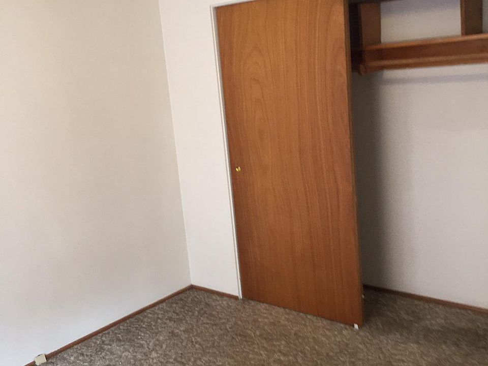 2nd image of 571 Highland Dr