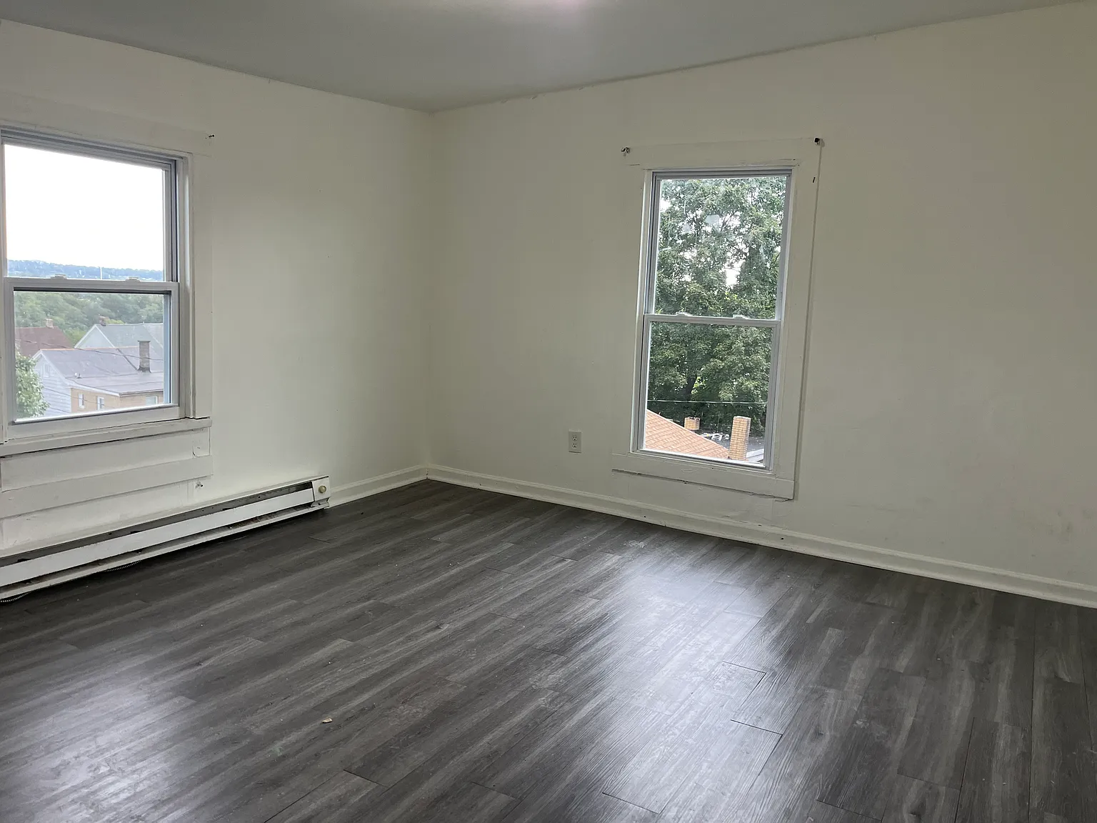 3 bed, 1976 sqft, $1,200 — Photo 1