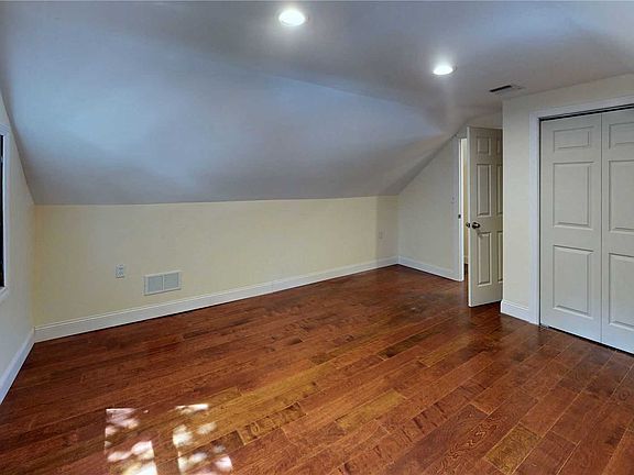 4th image of 4 Bramble Ln