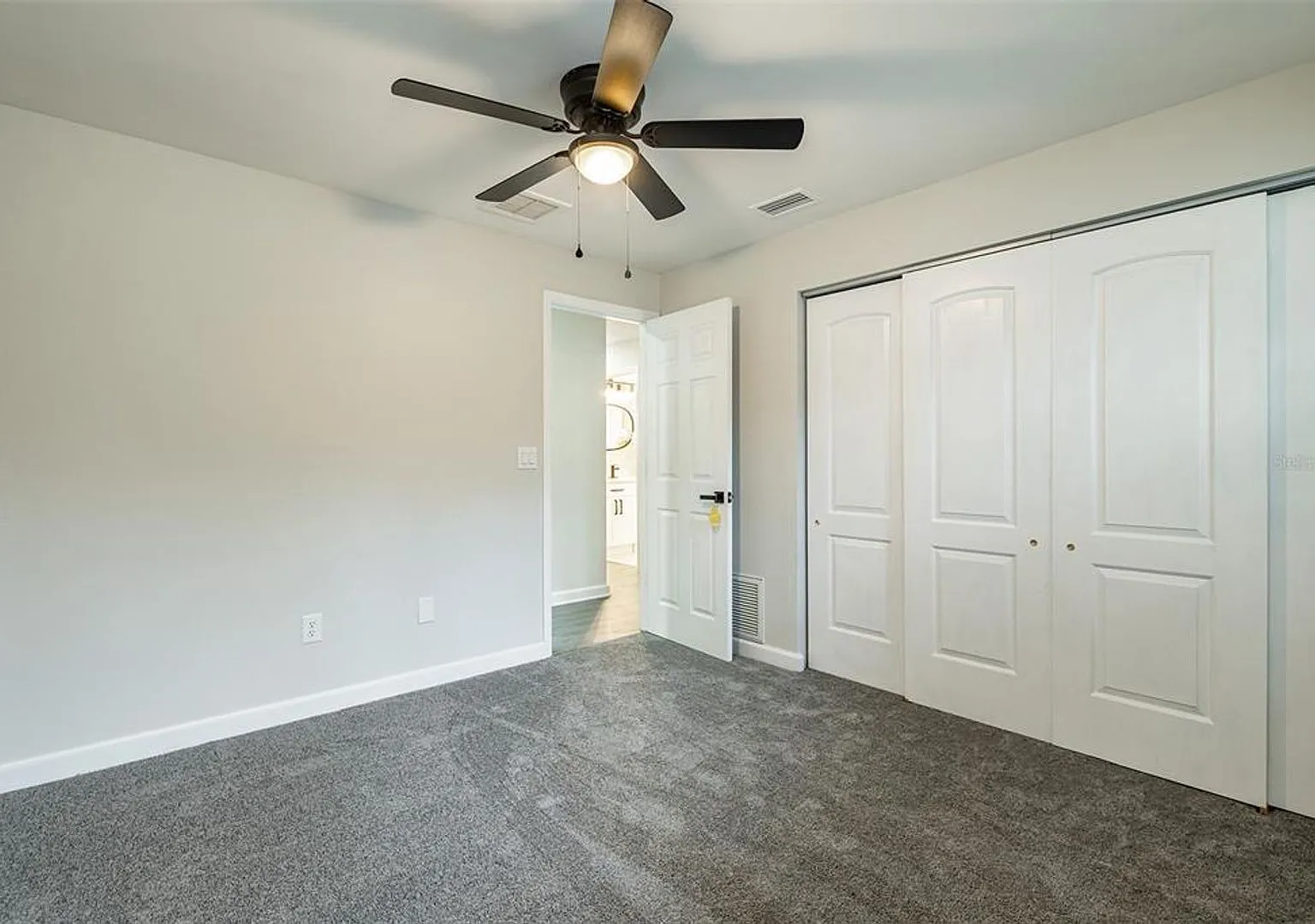 Charming 3-Bedroom Largo Home: Modern Design, Prime Location, and Spacious Backyard! — Photo 4