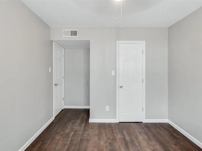 122 E Crosstimbers St #52 — Photo 10