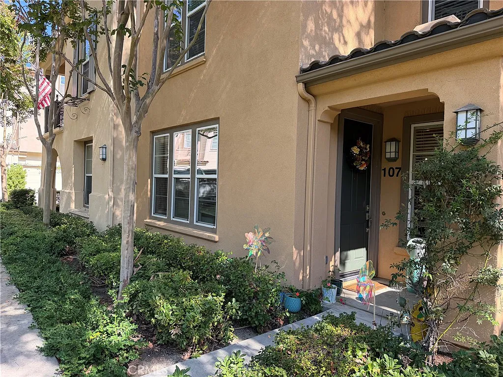 3 bed, 2.5 bath, 1460 sqft, $4,250 — Photo 1