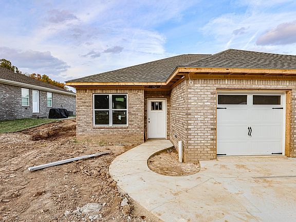 2nd image of 835/837 Elmdale Rd