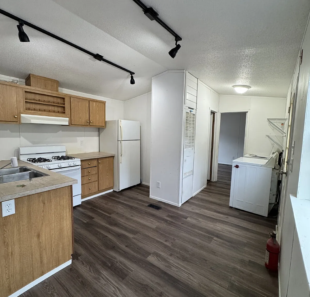 2 bed, 1.0 bath, $1,500 — Photo 2