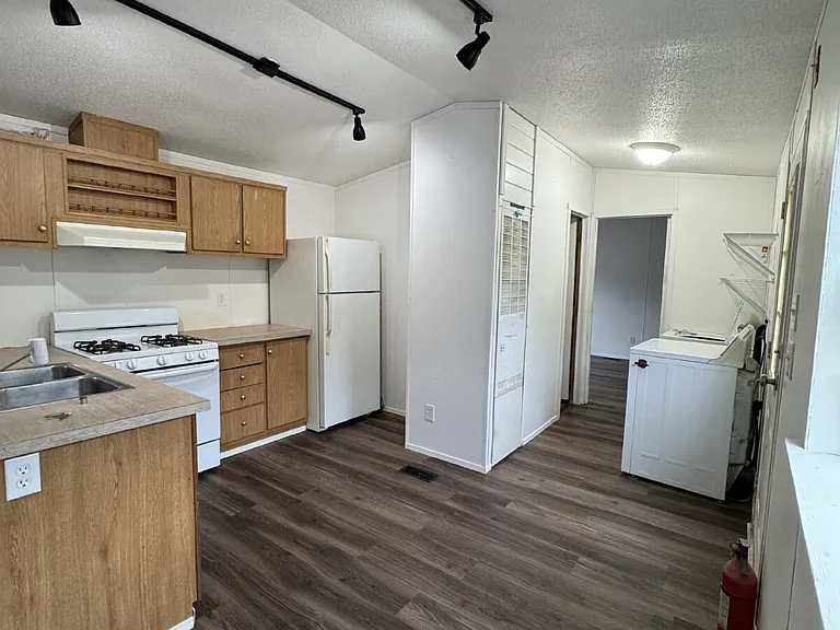 10 Sand Rd — Photo 2