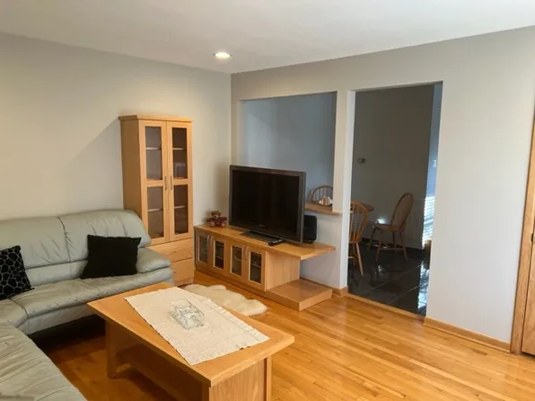 19 King Arthur Ct APT 14, Northlake, IL 60164