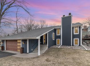 25 Oak Shore Dr, Burnsville, MN 55306