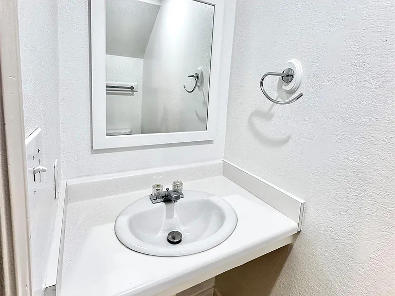 2110 Turner Dr — Photo 9