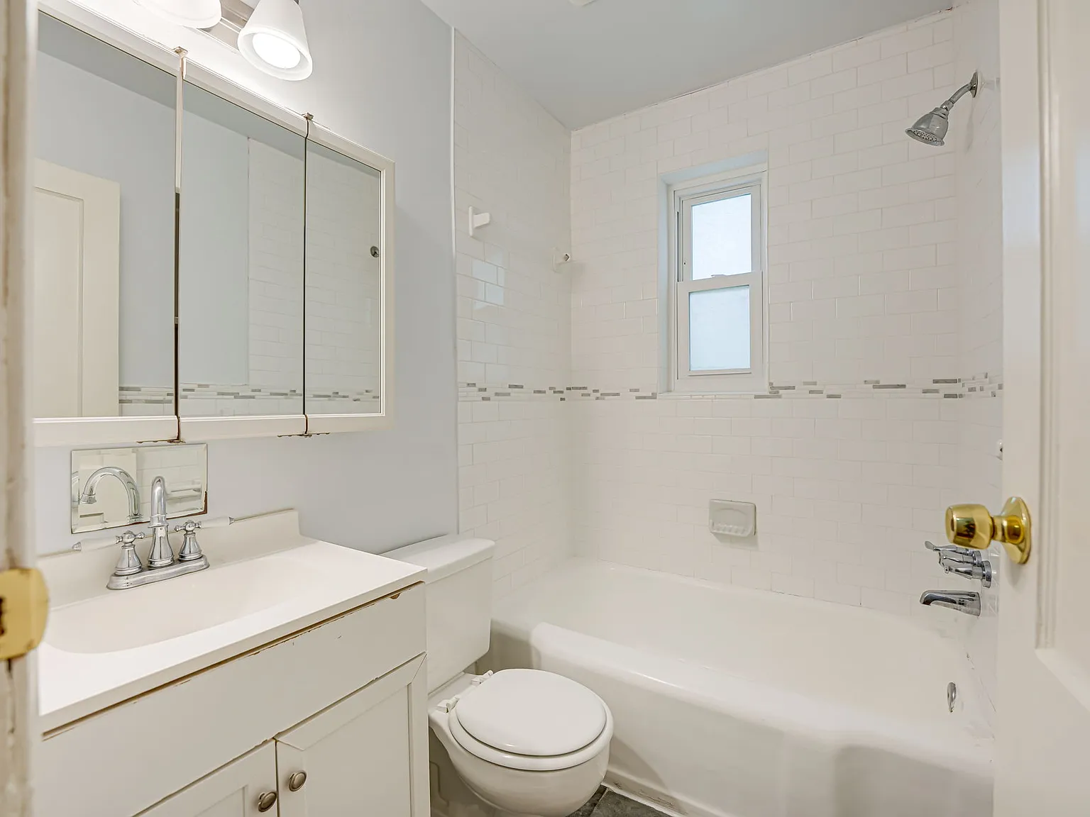 3 bed, 1323 sqft, $2,700 — Photo 3