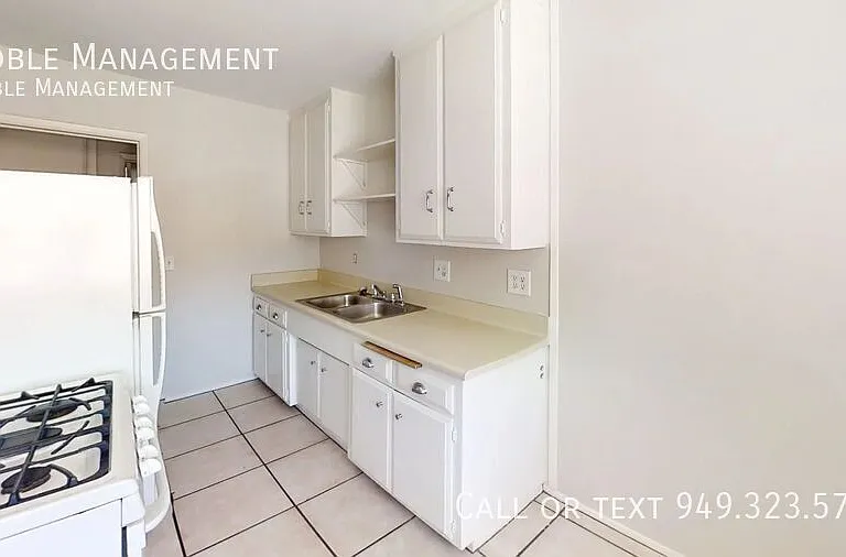 421 N Olive St #A — Photo 3