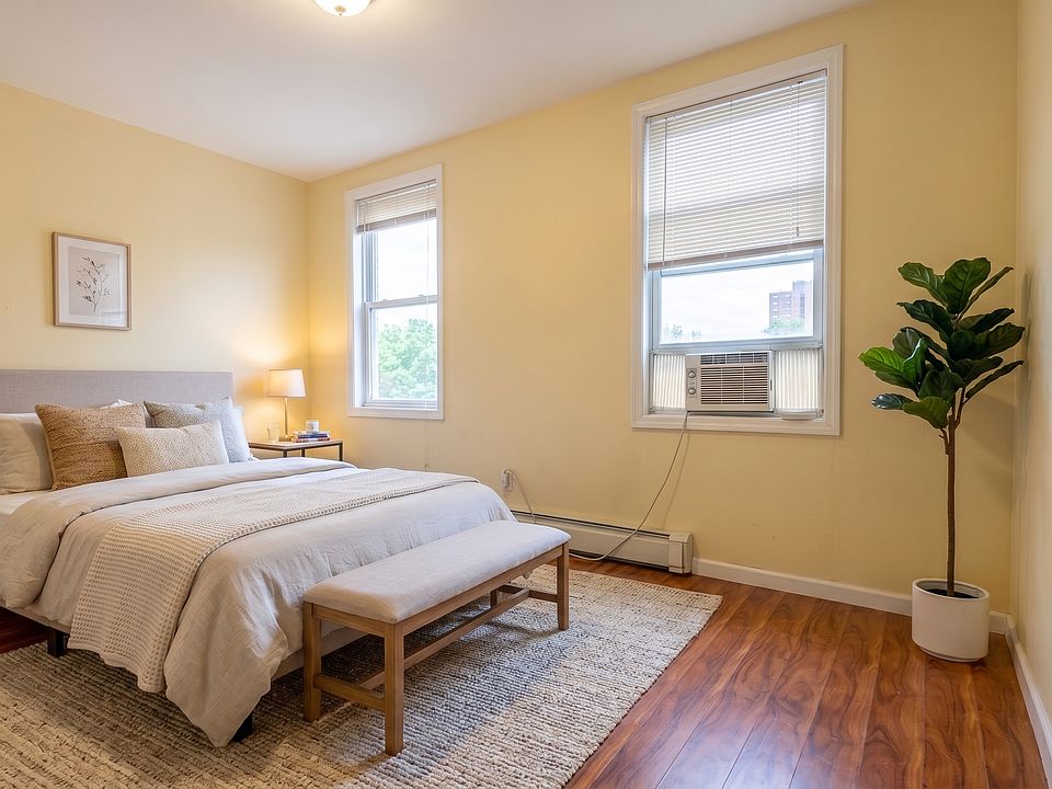 1st image of 51.5 Cottage St #2C