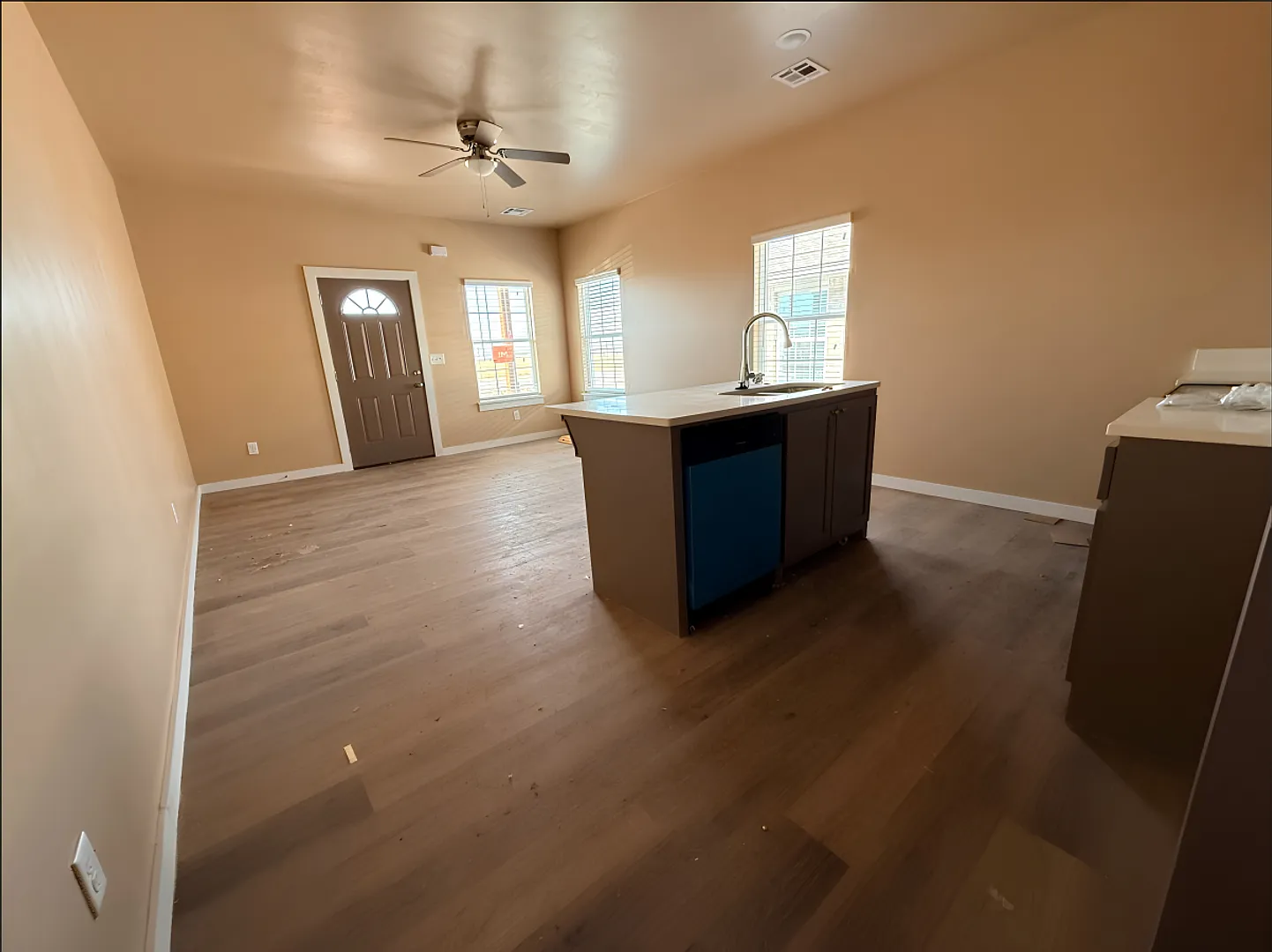 Modern 2-Bedroom Duplex Unit | Stylish Design & Prime Location — Photo 2