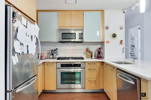 Rented by R New York | media 10