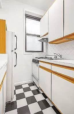 4th image of 358 E 51st St APT 2A