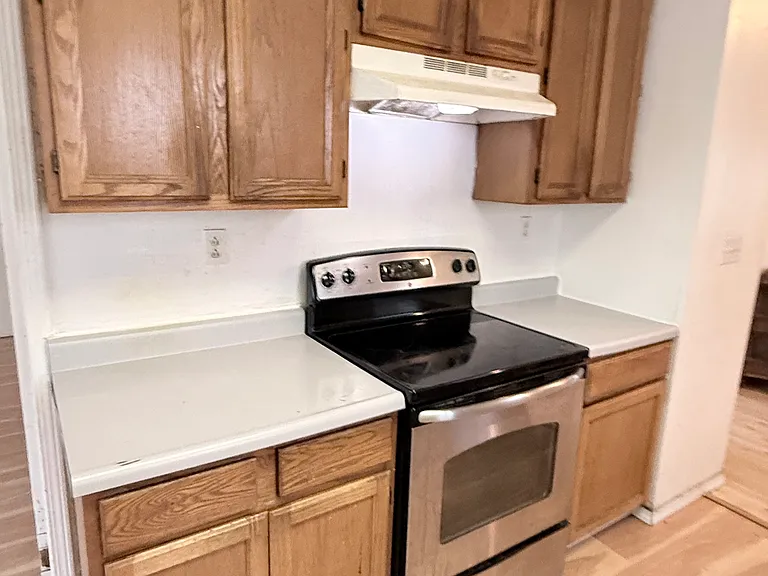 527 S Sullivan St — Photo 6