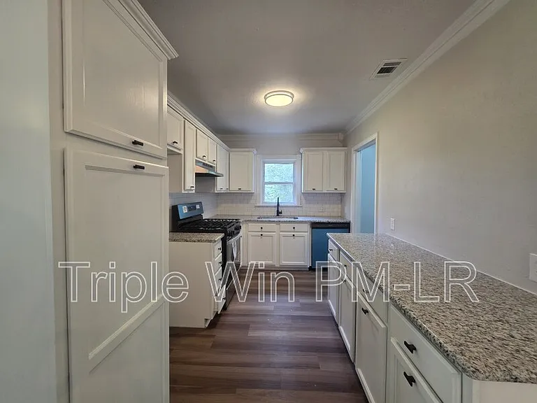 8700 Winston Dr — Photo 9