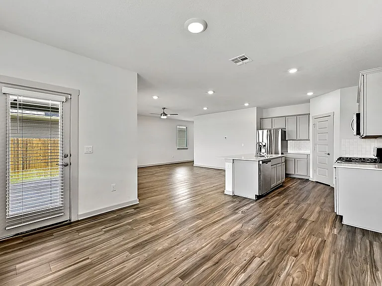 109 Cupreata Ln — Photo 11